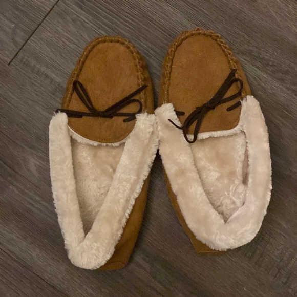 Slippers - Picture 1 of 2